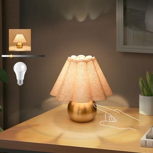 Cute Farmhouse Wood Grain Lamp, Vintage Style, Scalloped Shade — Gold-Touch