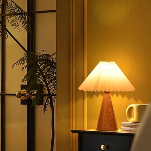 Cute Farmhouse Wood Grain Lamp, Vintage Style, Scalloped Shade — Wood-A